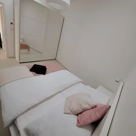 Milibyty דירה Břeclav